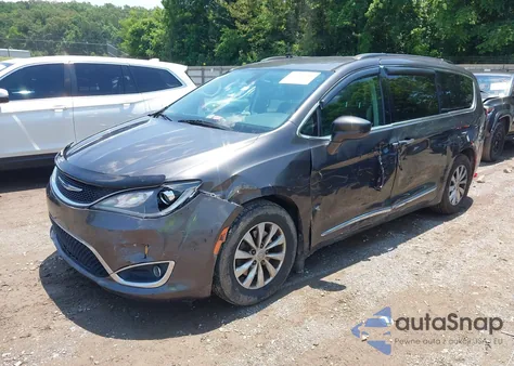 2017 Chrysler Pacifica Touring-L z USA, uszkodzony, nr VIN 2C4RC1BG1HR711870